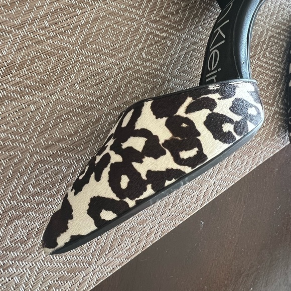 Calvin Klein Rajon Pump - Picture 7 of 8